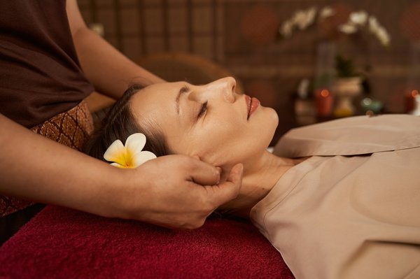 Comment utiliser les techniques d'acupressure pour soulager les migraines sans médicament ?